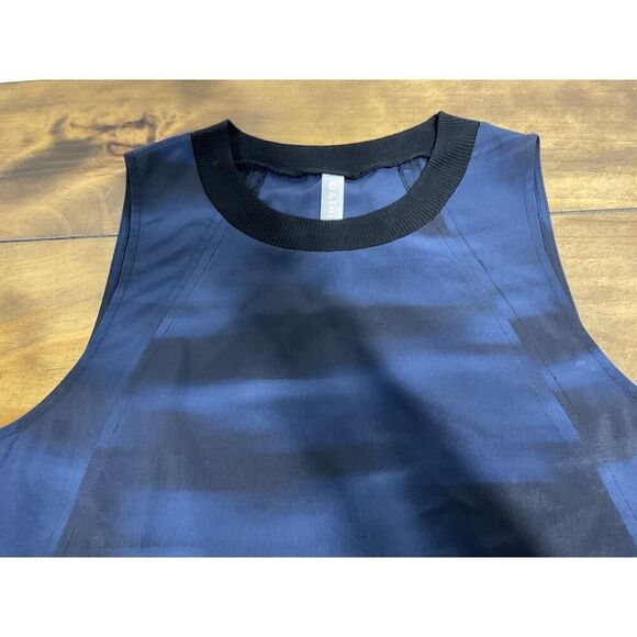 Athleta Top Womens S Blue Black Blurred Camo Zephyr Tank Sleeveless Curved Hem - Picture 2 of 8